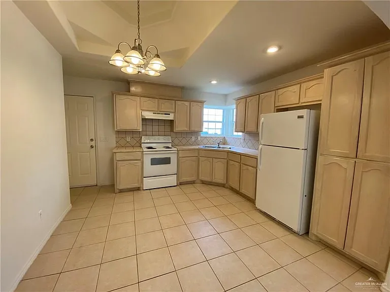 2220 Candlelight Ln #1 — Photo 4