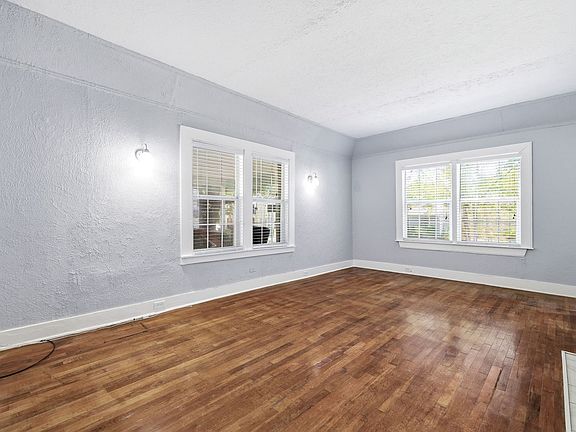 4th image of 527 Fulton Ave #2
