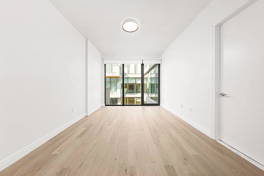 255 Lorimer Street — Photo 3