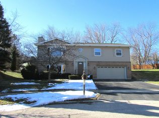 1571 Larkdale Ct, Lindenhurst, IL 60046