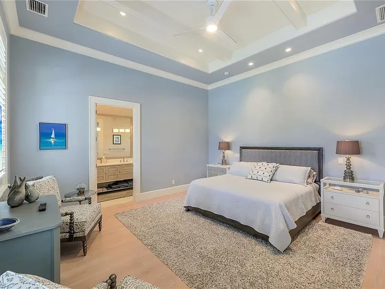 425 Harbour Dr — Photo 16