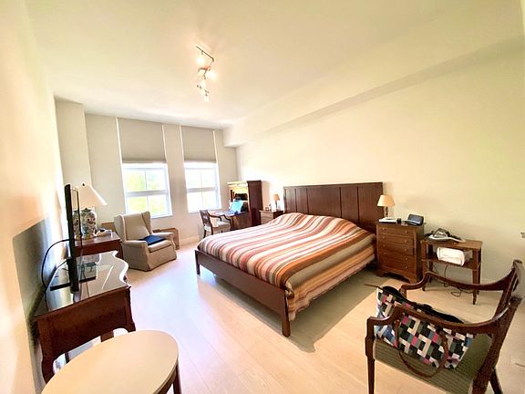 5th image of 3001 NE 185th St APT 407