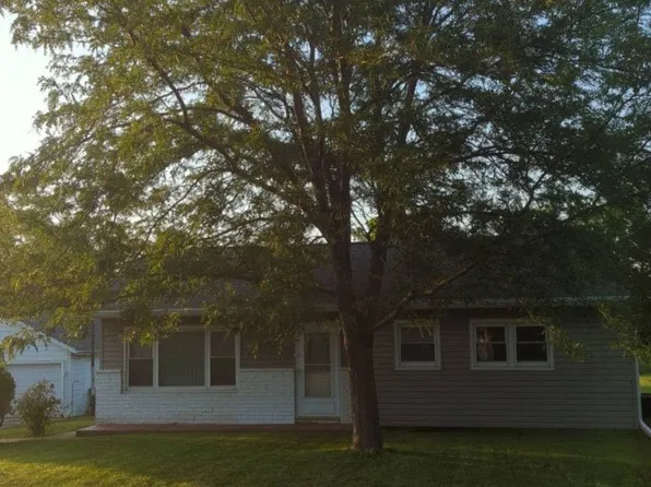 24 Suburban Hts, Milan, IL 61264