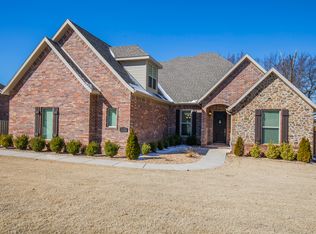 925 Aylesbury Ln, Cave Springs, AR 72718