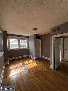 1 bed, 1.0 bath, 650 sqft, $1,050 — Photo 1
