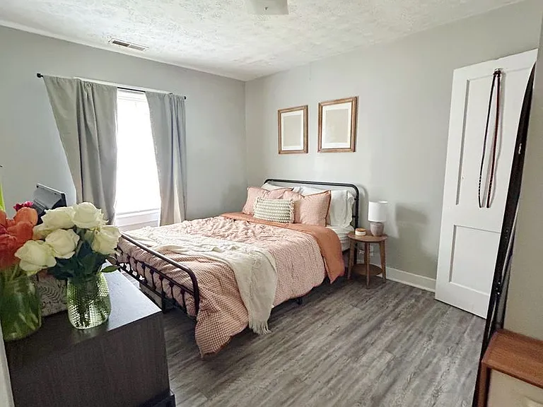 609 Addison Ave — Photo 2