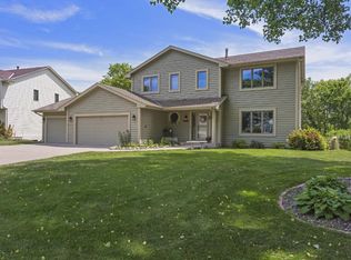 9490 Annapolis Ln N, Maple Grove, MN 55369