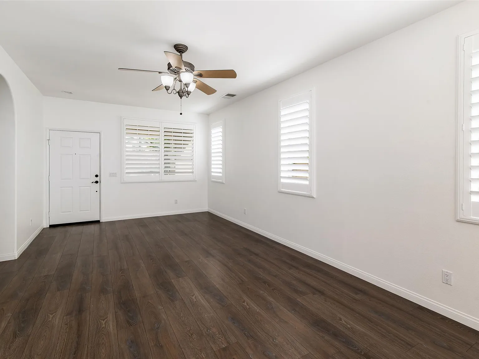 3 bed, 2.5 bath, 1970 sqft, $5,320 — Photo 4