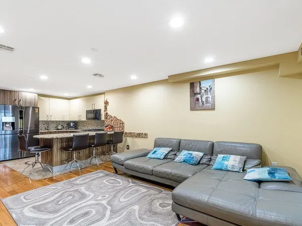 3015 Brighton 6th St APT 9B, Brooklyn, NY 11235