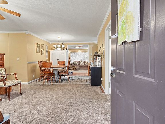 3rd image of 4918 Woodrow Rd