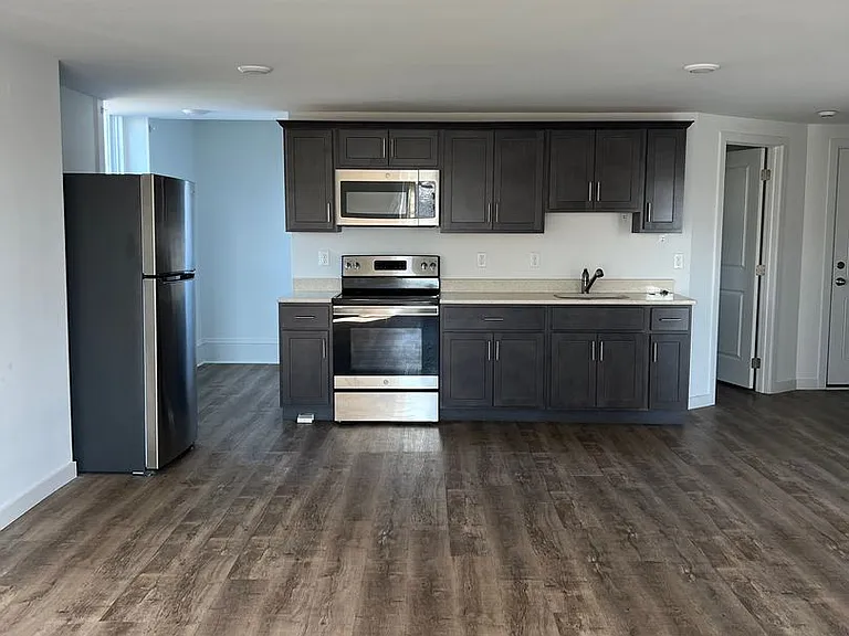 307 Main St — Photo 2