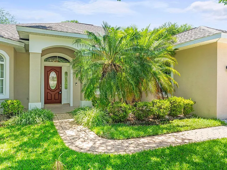 24 Lakecliff Dr — Photo 3