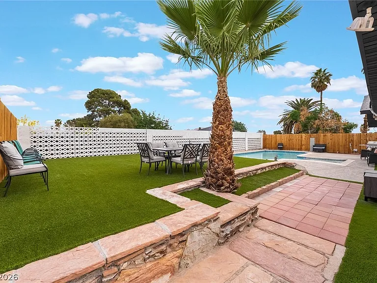 3992 Chinchilla Ave — Photo 37