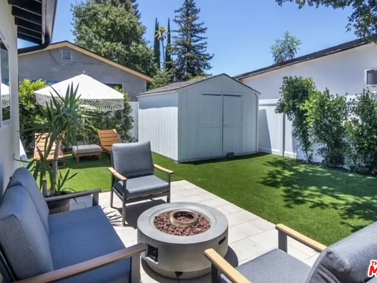 23028 Burbank Blvd — Photo 7