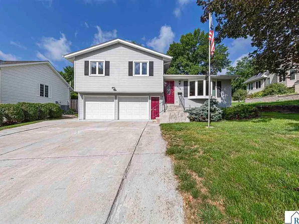 606 N 9th St, Saint Peter, MN 56082