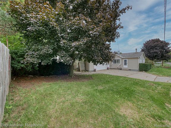 3rd image of 3023 Baker Hts