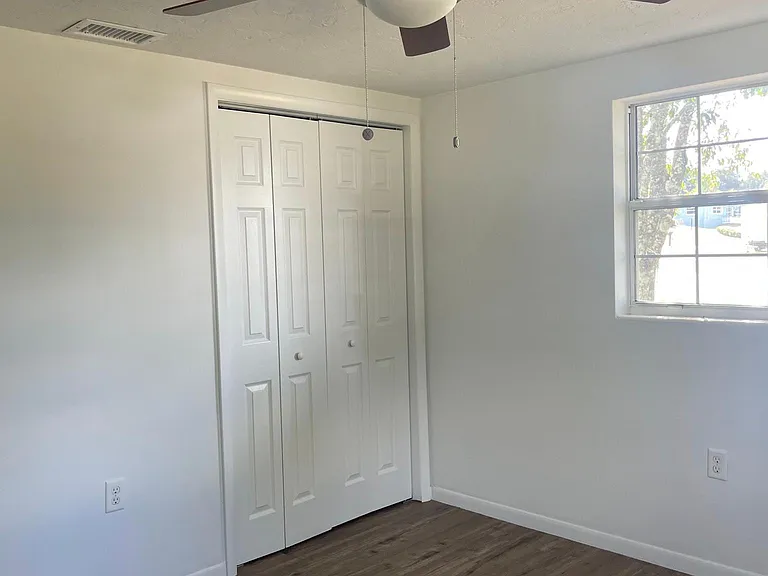 56 S Monroe St — Photo 17