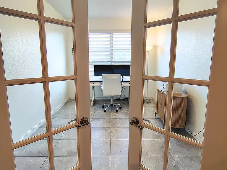 423 Regatta Ln — Photo 3