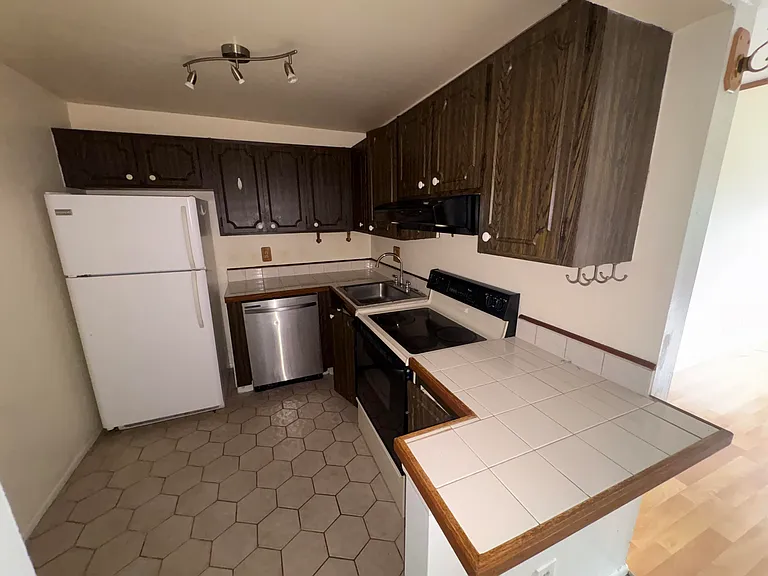 460 NW 20th St #1100 — Photo 6