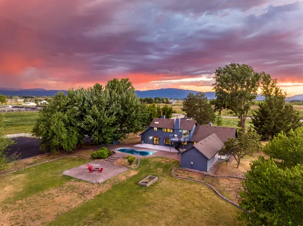 5900 McLoughlin Dr, Medford, OR 97502