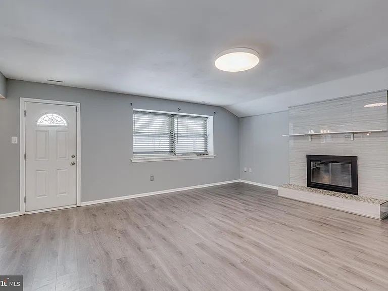 45 Stratford Ln — Photo 15