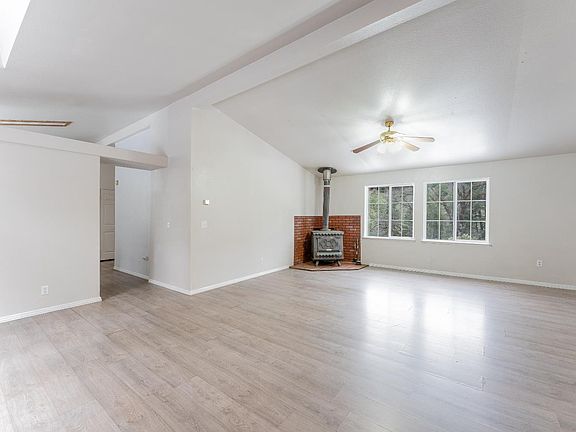 4th image of 5751 Ridgewood Road