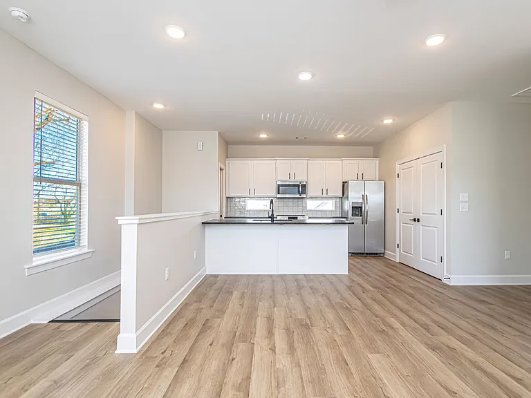 1220 W 4th St — Photo 38