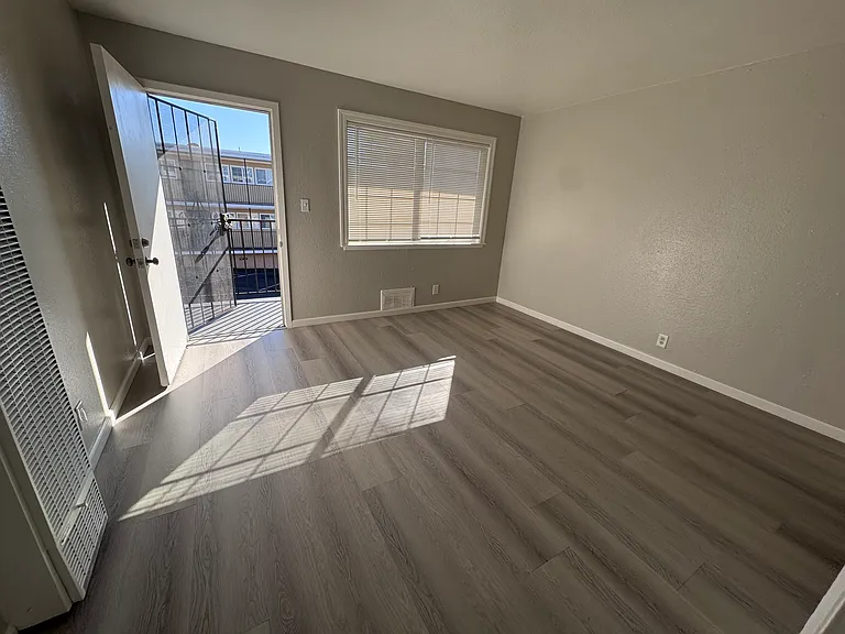 7975 Macarthur Blvd #25 — Photo 7