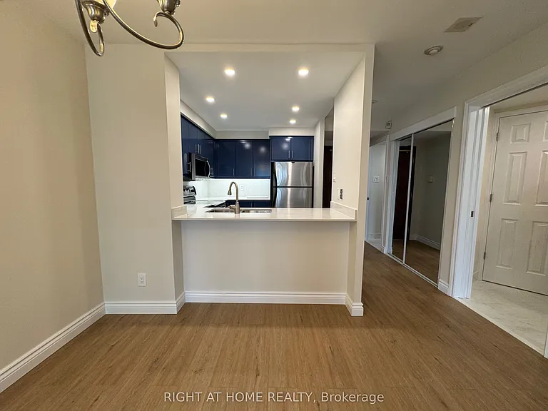 2287 Lake Shore Blvd W #906 — Photo 6