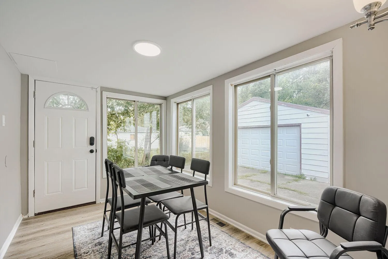 4 bed, 2.0 bath, 1653 sqft, $1,070 — Photo 3