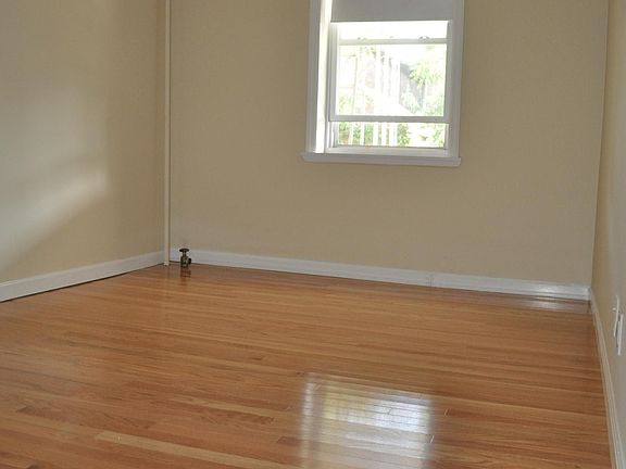 4th image of 1662 E 32nd St APT 2