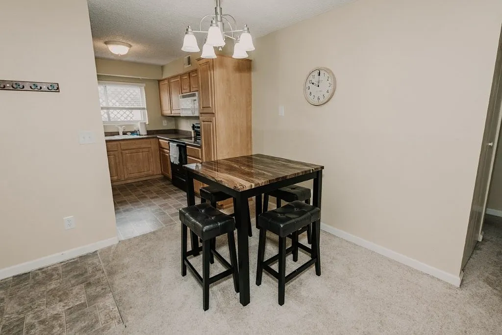2 bed, 988 sqft, $1,975 — Photo 3
