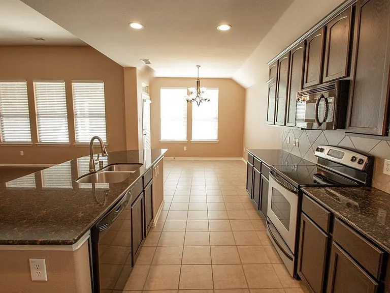 417 Hackberry Dr — Photo 31