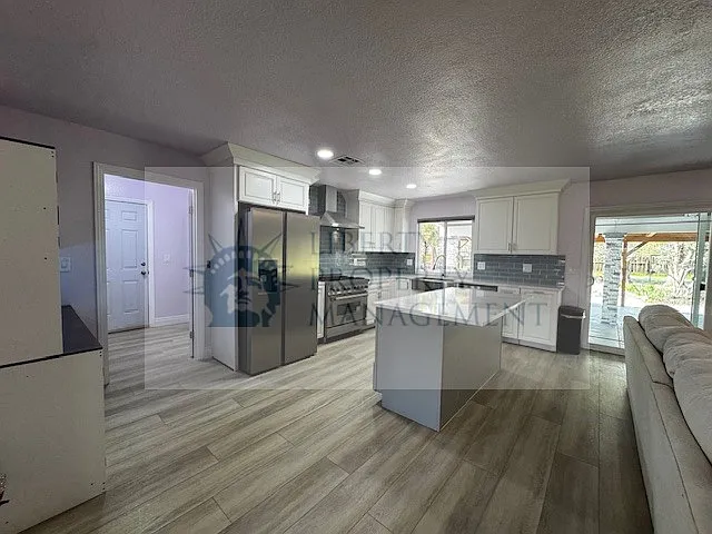 10757 N Armstrong Ave — Photo 5