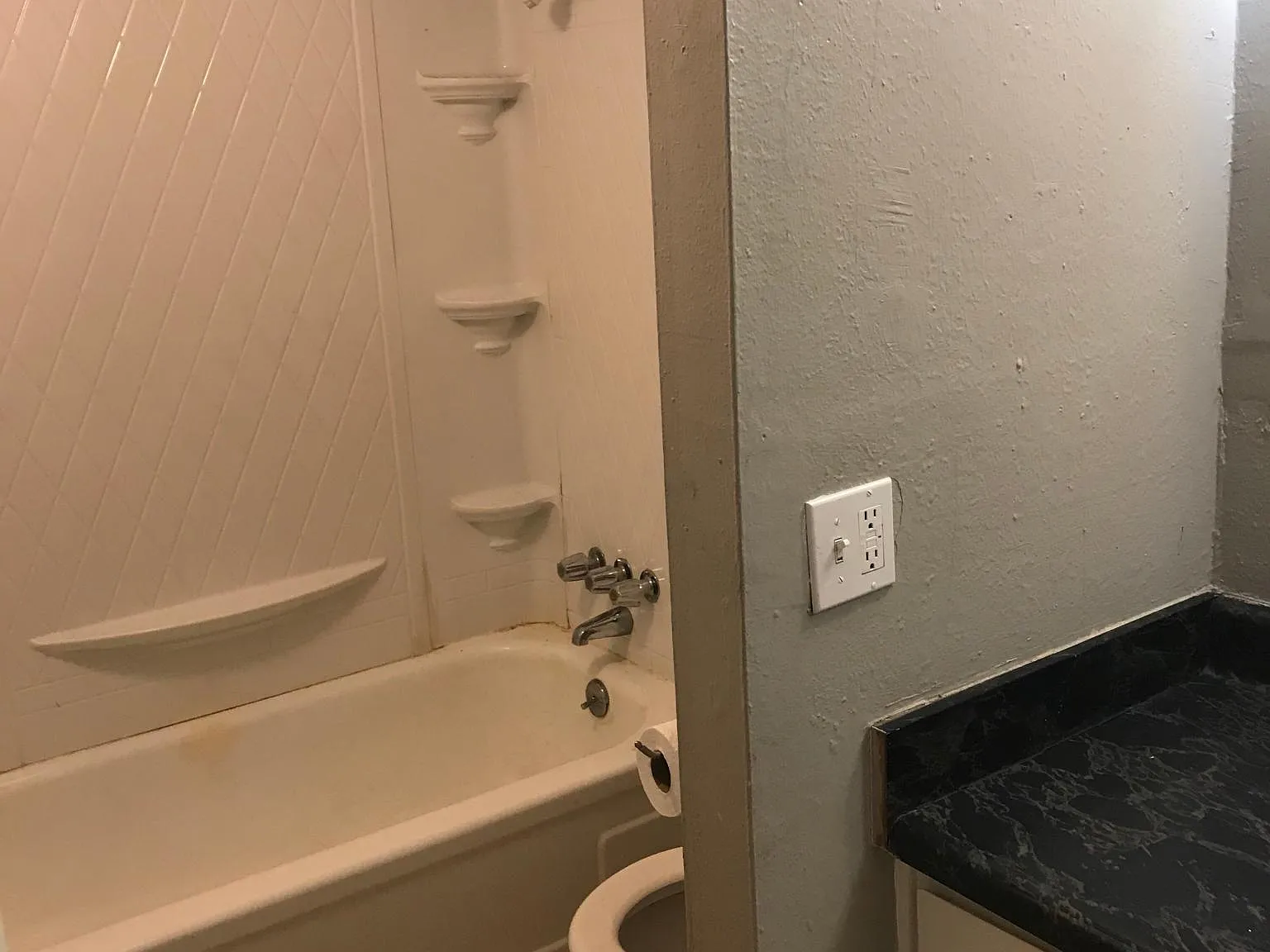 1444 N Norman Ave — Photo 3