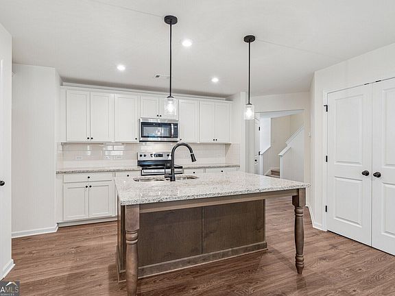 5th image of 42 Silver Leaf Ln #6