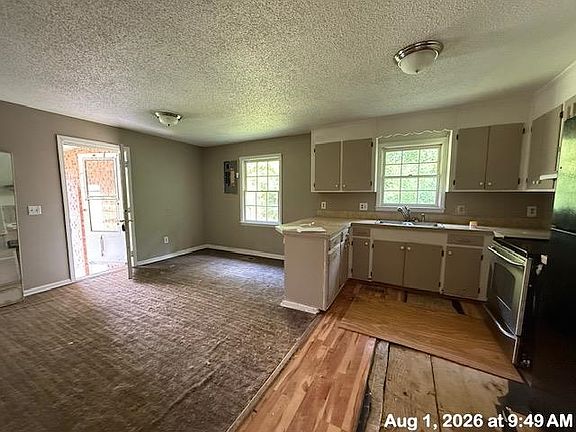 3rd image of 40 Sampson Dr.