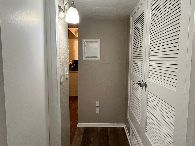 Sand Pebble Apartments — Photo 27