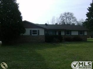 2272 Peppermill Rd, Lapeer, MI 48446