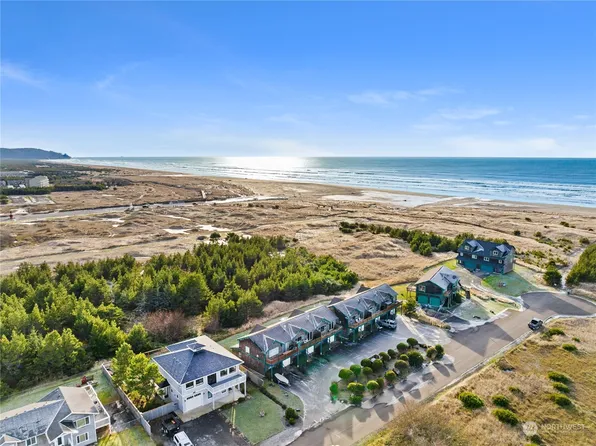 315 5th Street NW #102, Long Beach, WA 98631