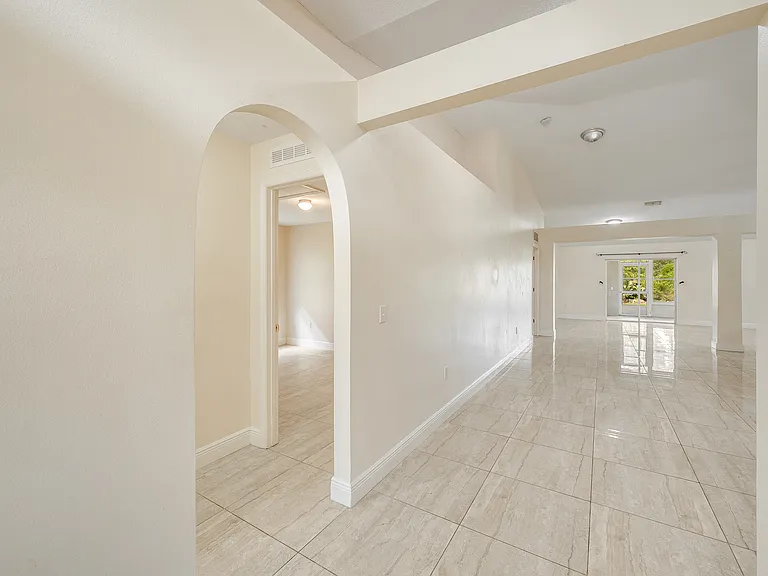 537 Mason Dr — Photo 7