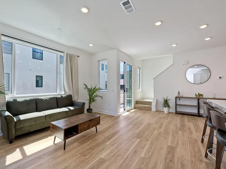 2301 Acara Cir — Photo 2