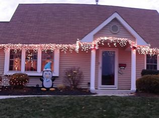 11 Umber Rd, Levittown, PA 19056