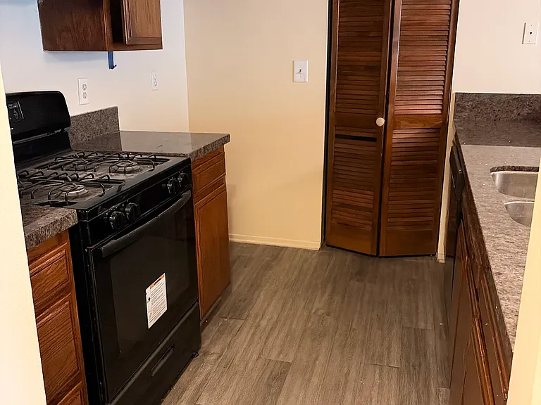 7417 Haskell Ave #7 — Photo 12