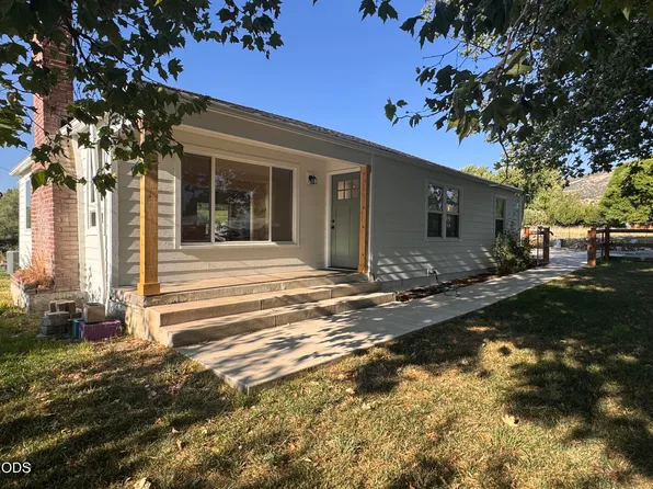 4785 Fern Valley Rd, Medford, OR 97504