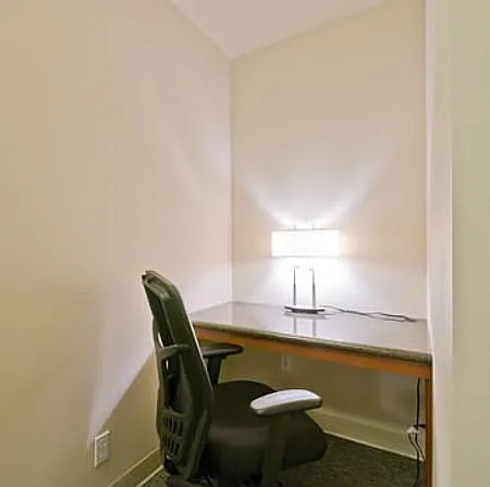 Catalina Apartments — Photo 16