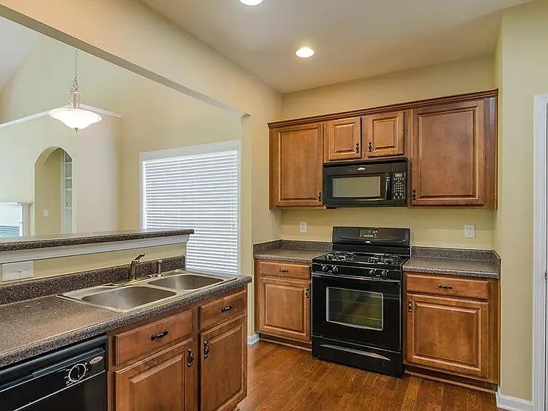 3775 Silver Springs Rd — Photo 7