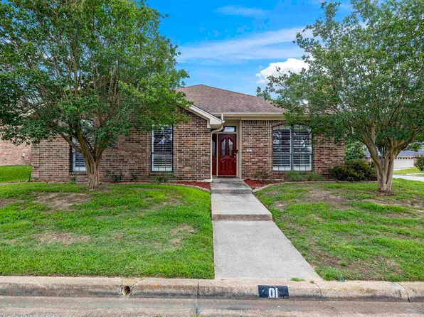 1 Friendswood Dr, Longview, TX 75605