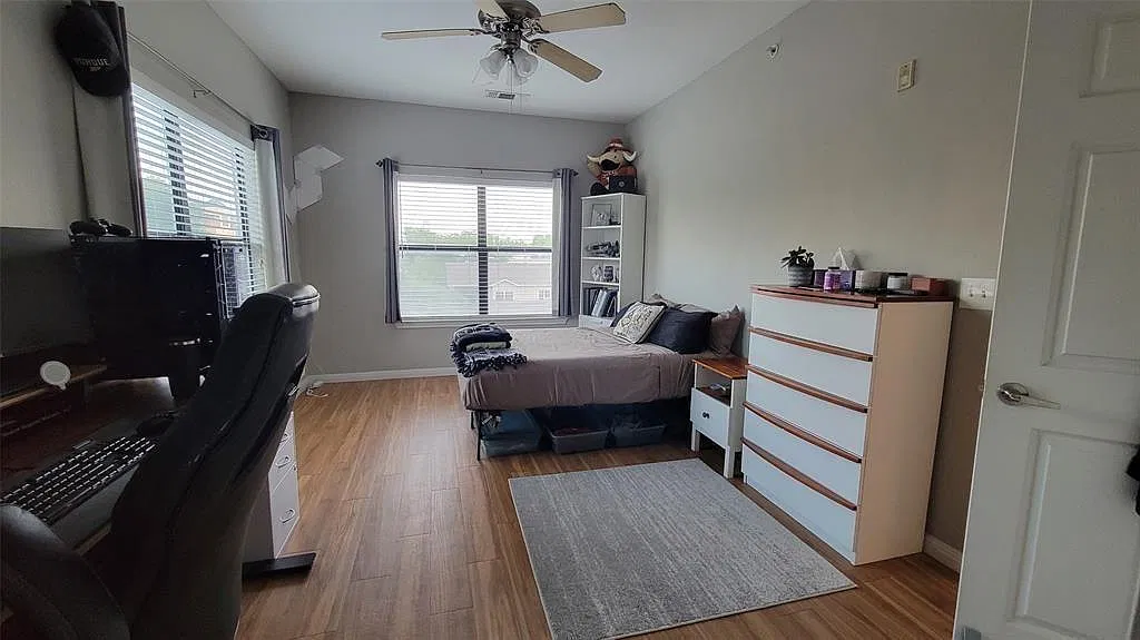 2 bed, 2.0 bath, 932 sqft, $2,100 — Photo 3