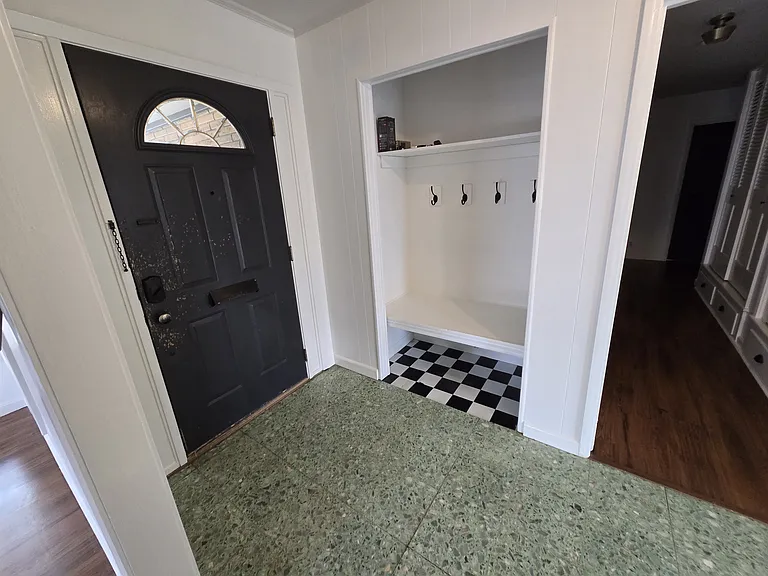 441 Montclair Dr — Photo 2